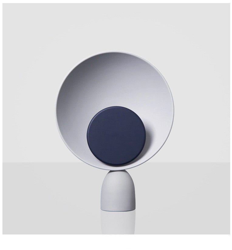 Nordic Painted Metal Table Lamp / Offwhite / US