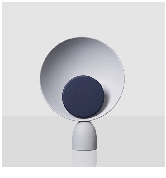 Nordic Painted Metal Table Lamp / Offwhite / US